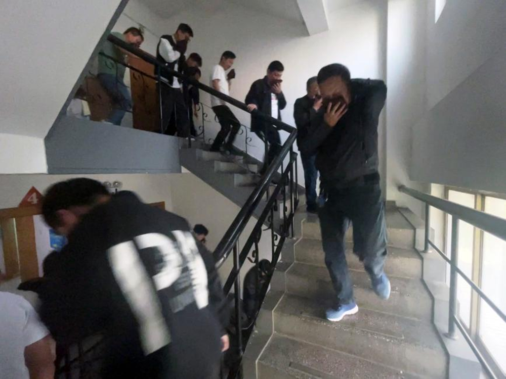 ֣�ݽ�ͶͨѶ�������޹�˾��չ����Ӧ����ɢ����